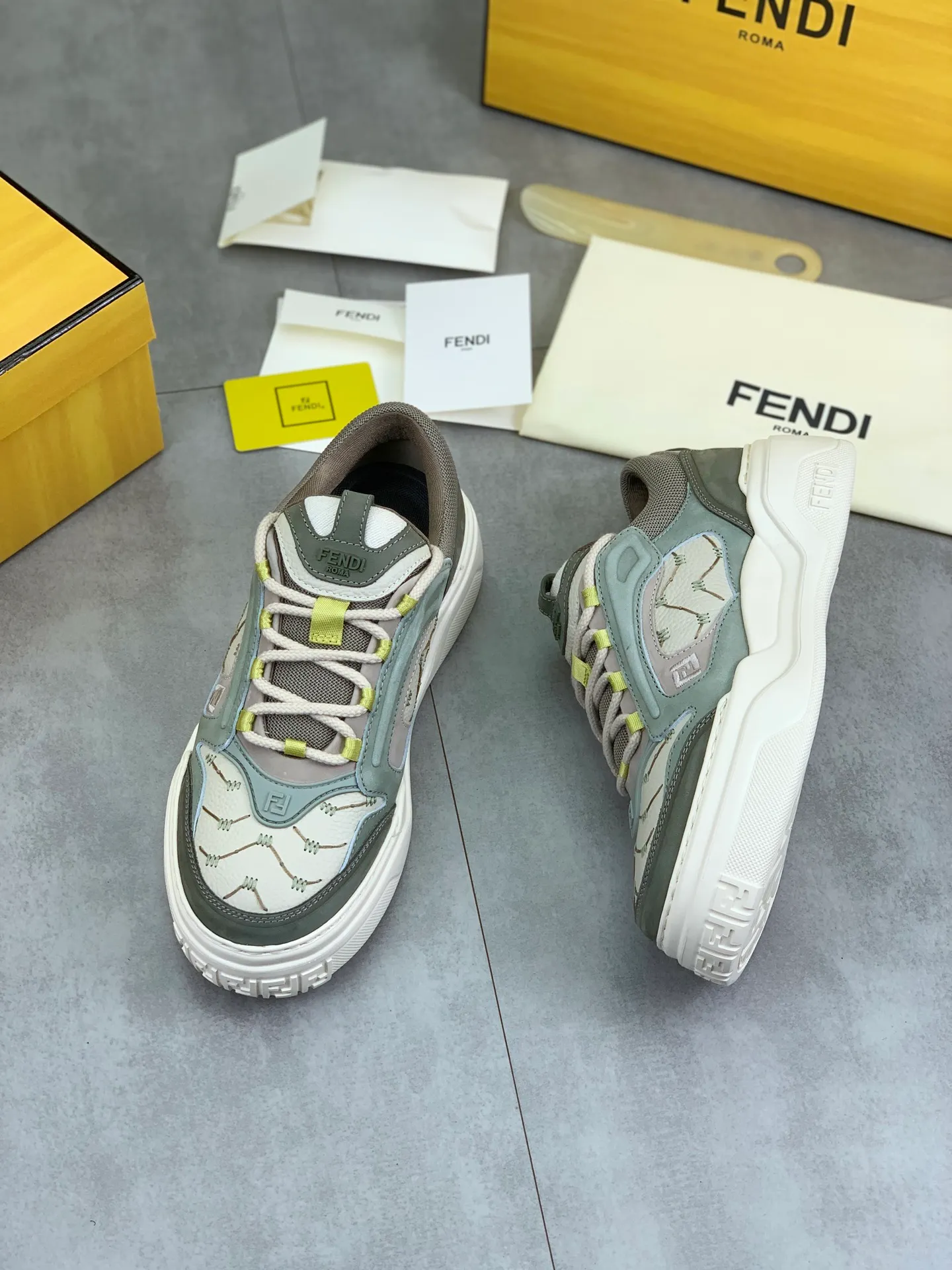 Men's Men's Shoes 💰P800 New Style 💰💎💎💎Summer Hot Style [FENDI Fendi] Top Version 🆕New slip-on sneakers, wavy soles engraved with original words. Embossed Fendi Flow lettering on the heel. The upper is made of high-end calfskin and breathable materials. Original lining with tone-on-tone details decorated with innovative handcrafting techniques. Ultra-light and wear-resistant TPU and IP foam soles, overall lightweight and comfortable. Size:39-44 (38 45 can be customized)